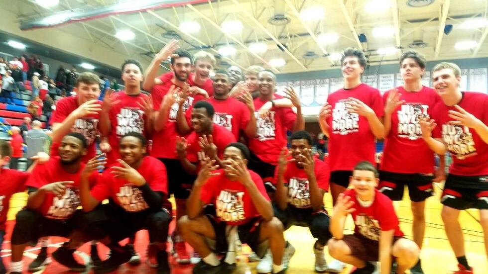 Sikeston players celebrate the big win. (Source: Jessica Eftink KFVS)